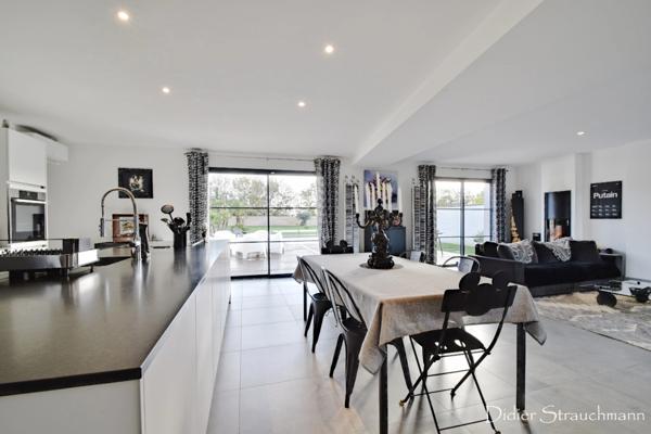 Dpt Charente Maritime (17), à vendre proche de LA ROCHELLE maison P5 de 168 m² - Terrain de 3 126,00 m²