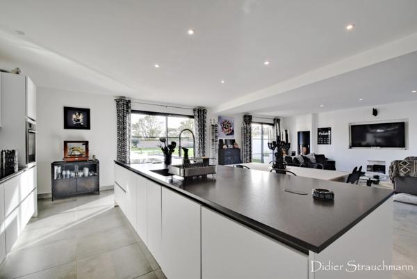 Dpt Charente Maritime (17), à vendre proche de LA ROCHELLE maison P5 de 168 m² - Terrain de 3 126,00 m²