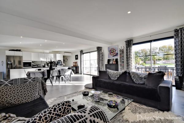 Dpt Charente Maritime (17), à vendre proche de LA ROCHELLE maison P5 de 168 m² - Terrain de 3 126,00 m²