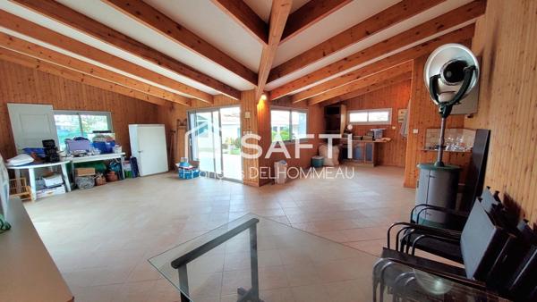 Propriété d’Exception à Mouilleron-le-Captif avec espace bien-être, pool house, atelier Eiffel 200m2