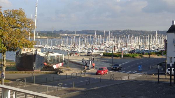 A LOUER BREST APPARTEMENT MOULIN BLANC VUE MER PARKING TERRASSE CELLIER