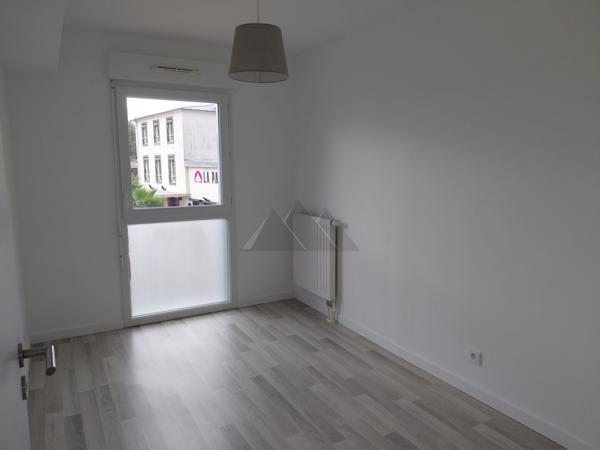 A LOUER BREST APPARTEMENT MOULIN BLANC VUE MER PARKING TERRASSE CELLIER