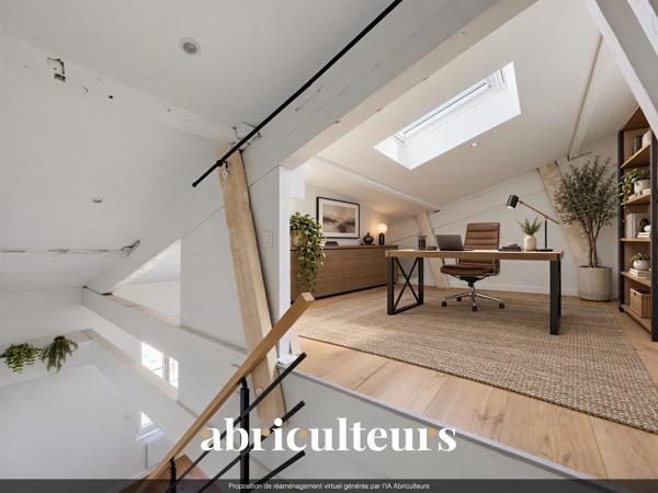 Appartement duplex lumineux grande hauteur sous plafond en vente à Bordeaux 33300