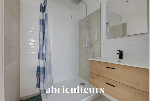 Appartement duplex lumineux grande hauteur sous plafond en vente à Bordeaux 33300