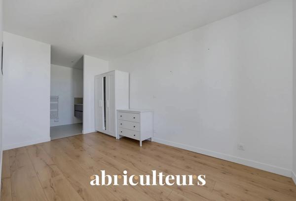 Appartement duplex lumineux grande hauteur sous plafond en vente à Bordeaux 33300