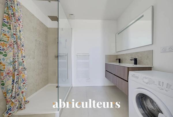 Appartement duplex lumineux grande hauteur sous plafond en vente à Bordeaux 33300