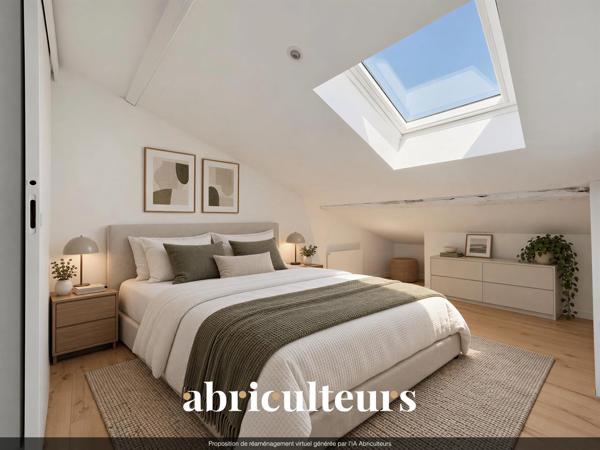Appartement duplex lumineux grande hauteur sous plafond en vente à Bordeaux 33300