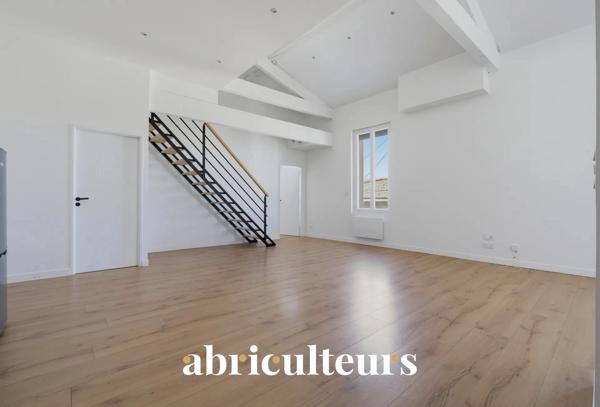 Appartement duplex lumineux grande hauteur sous plafond en vente à Bordeaux 33300
