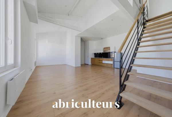 Appartement duplex lumineux grande hauteur sous plafond en vente à Bordeaux 33300