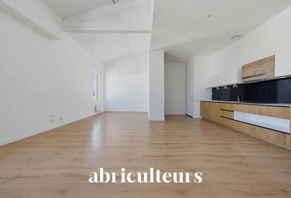 Appartement duplex lumineux grande hauteur sous plafond en vente à Bordeaux 33300
