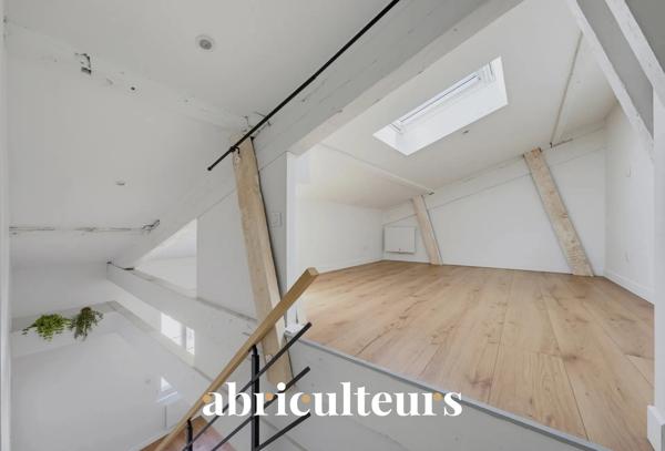 Appartement duplex lumineux grande hauteur sous plafond en vente à Bordeaux 33300