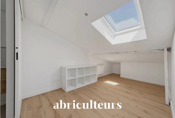 Appartement duplex lumineux grande hauteur sous plafond en vente à Bordeaux 33300