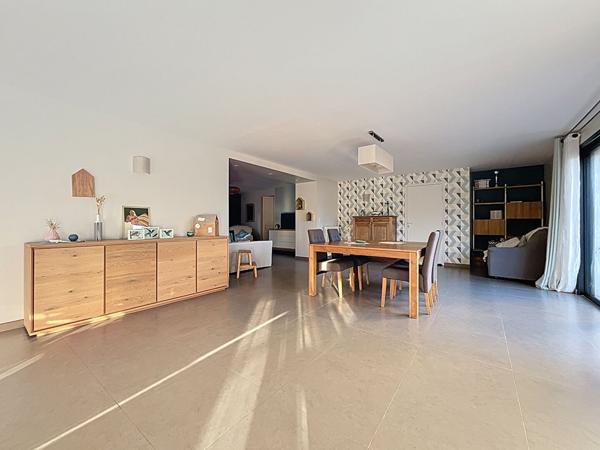 A vendre - Maison non mitoyenne de 200 m², 4 chambres, avec jardin (terrain de 850 m²) et garage "Les Ponts de Cé / Proche La Pyramide"