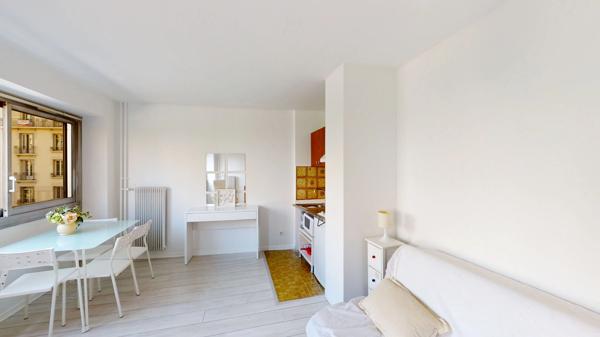 STUDIO VENDU LOUÉ ET MEUBLÉ 25,77 m²
