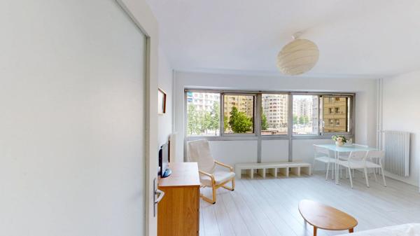 STUDIO VENDU LOUÉ ET MEUBLÉ 25,77 m²