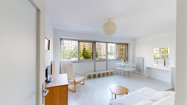 STUDIO VENDU LOUÉ ET MEUBLÉ 25,77 m²