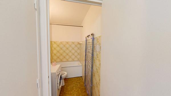 STUDIO VENDU LOUÉ ET MEUBLÉ 25,77 m²