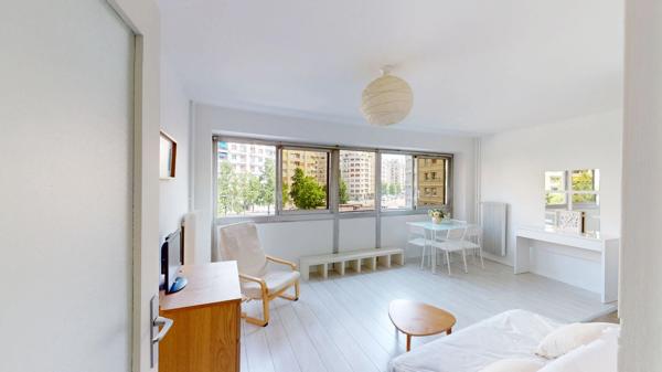 STUDIO VENDU LOUÉ ET MEUBLÉ 25,77 m²