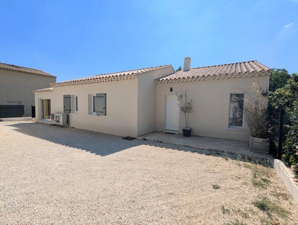Villa contemporaine de plain-pied avec piscine à Lauris