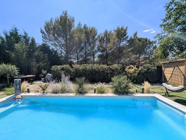Villa contemporaine de plain-pied avec piscine à Lauris
