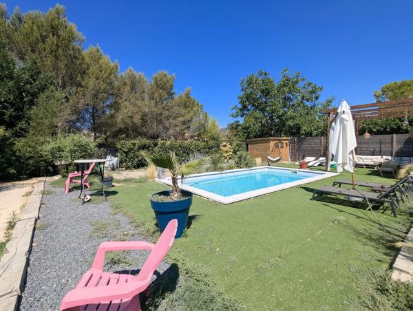 Villa contemporaine de plain-pied avec piscine à Lauris