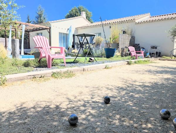 Villa contemporaine de plain-pied avec piscine à Lauris