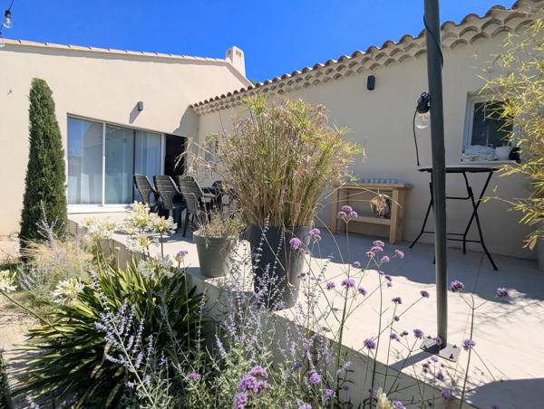 Villa contemporaine de plain-pied avec piscine à Lauris