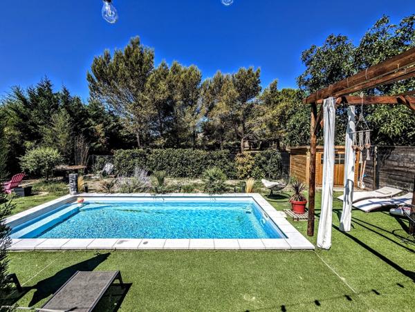 Villa contemporaine de plain-pied avec piscine à Lauris