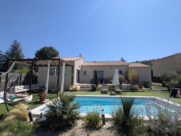 Villa contemporaine de plain-pied avec piscine à Lauris