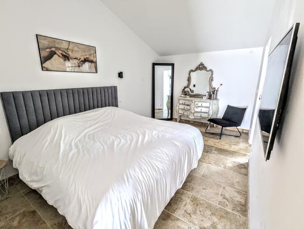 Villa contemporaine de plain-pied avec piscine à Lauris