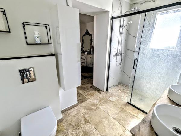 Villa contemporaine de plain-pied avec piscine à Lauris