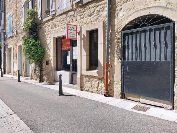 Donzere (26290) , murs commerciaux centre ville.
