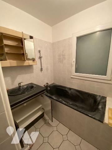 CHARTRES, quartier recherché.
Pavillon sur sous-sol composé de: 
Véranda d'entrée, salle de s...