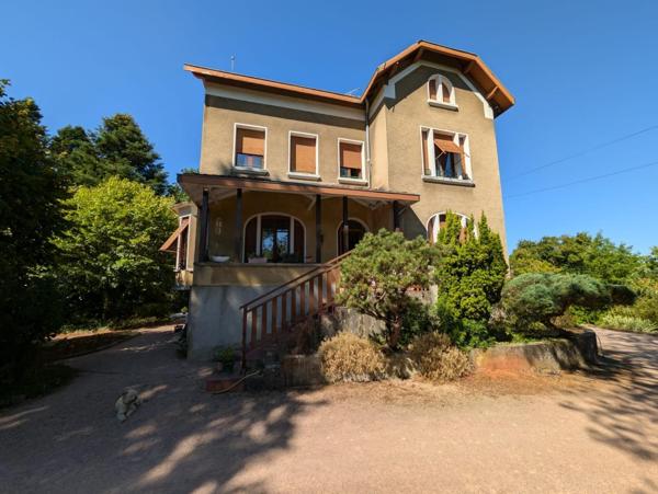 Élégance et sérénité : une maison bourgeoise au cœur d'un écrin de verdure