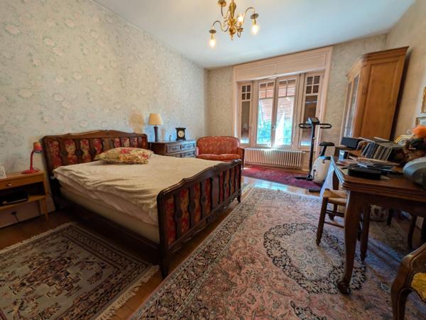 Élégance et sérénité : une maison bourgeoise au cœur d'un écrin de verdure