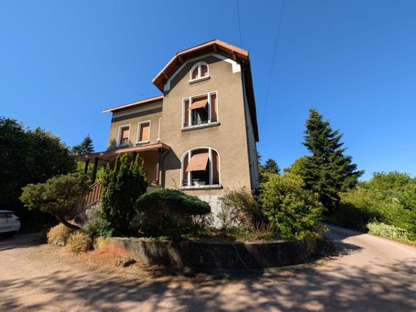 Élégance et sérénité : une maison bourgeoise au cœur d'un écrin de verdure