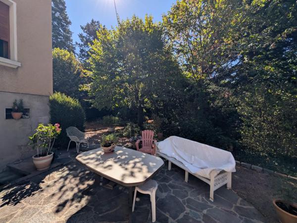 Élégance et sérénité : une maison bourgeoise au cœur d'un écrin de verdure