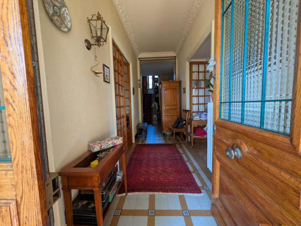 Élégance et sérénité : une maison bourgeoise au cœur d'un écrin de verdure