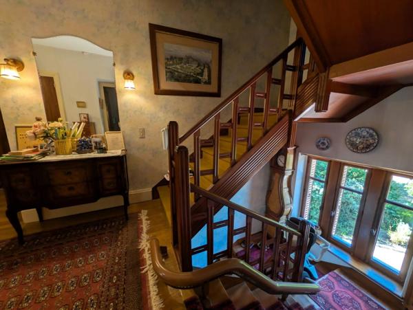 Élégance et sérénité : une maison bourgeoise au cœur d'un écrin de verdure