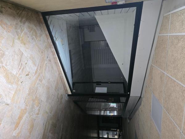 bel emplacement pour commerce ou bureau