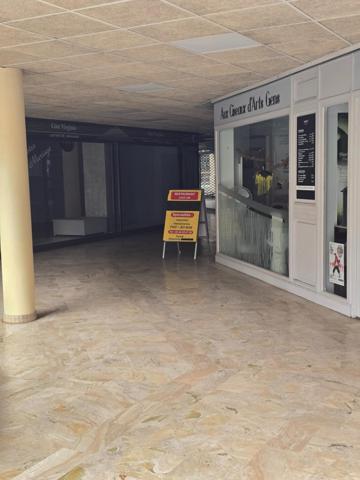 bel emplacement pour commerce ou bureau