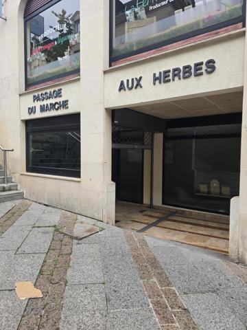 bel emplacement pour commerce ou bureau