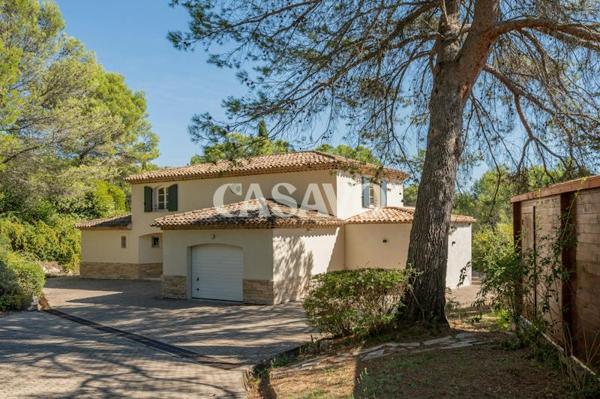 Vente Maison 5 pièces de 240m² - 13410 Lambesc