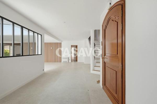 Vente Maison 5 pièces de 240m² - 13410 Lambesc