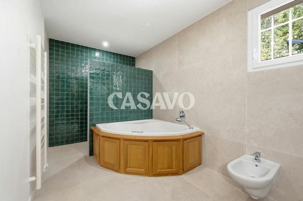 Vente Maison 5 pièces de 240m² - 13410 Lambesc