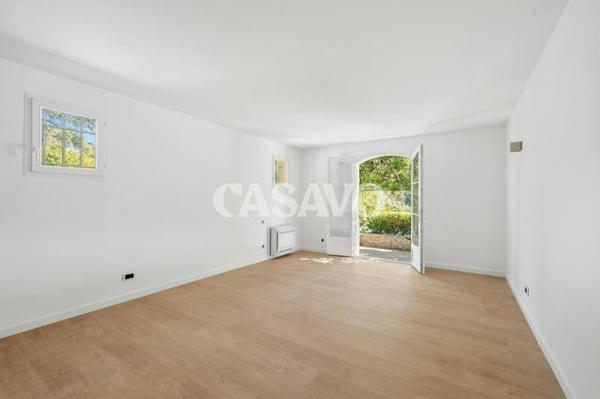 Vente Maison 5 pièces de 240m² - 13410 Lambesc