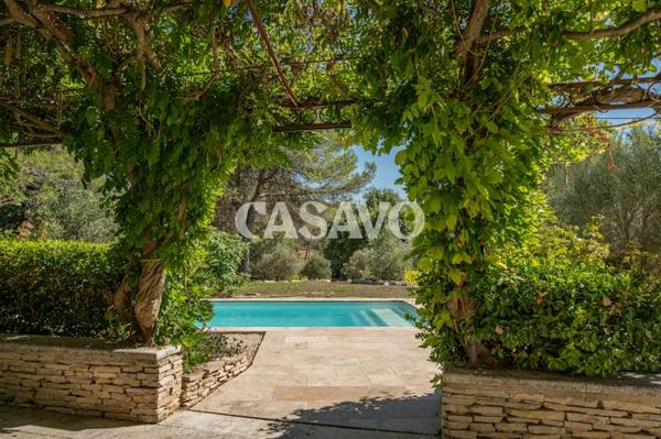 Vente Maison 5 pièces de 240m² - 13410 Lambesc