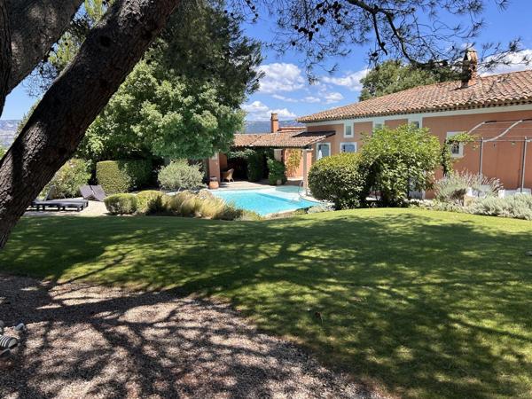 Golf de Pont Royal, maison de charme plain pied direct le fairway