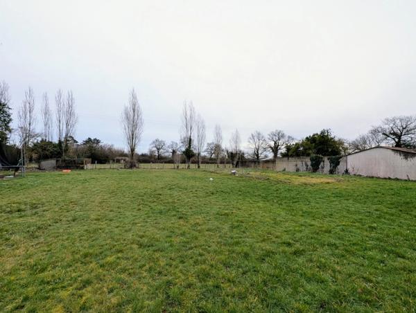 Terrain à vendre de 1 291,00 m² NUEIL LES AUBIERS (79)