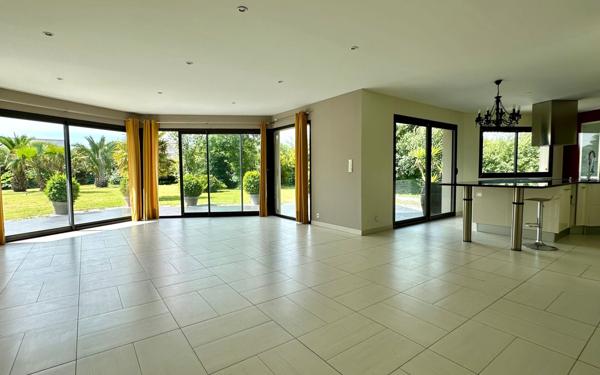 Maison à vendre    4 pièces • 207 m2 Milizac